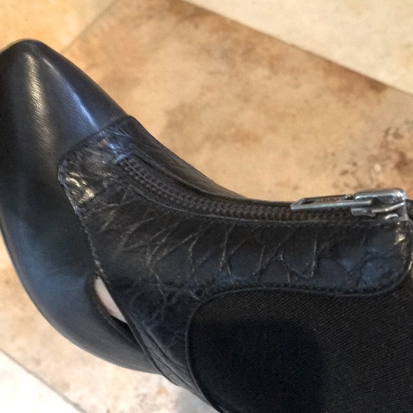 BRUNO MENEGATTI black ankle bootie heel size 7 - Picture 4 of 8